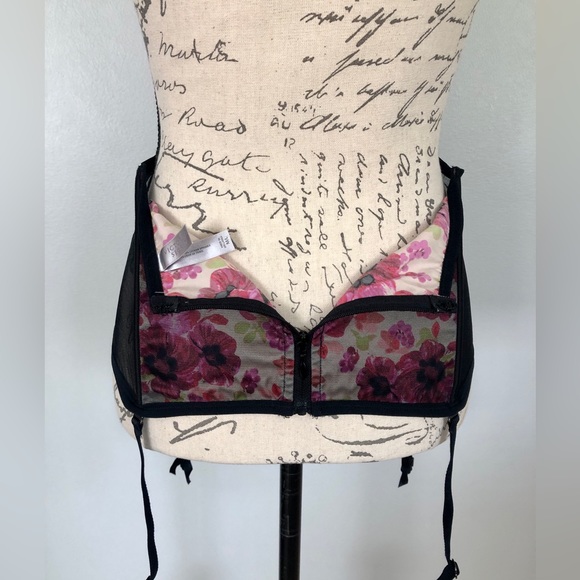 Rare vintage Victoria's Secret Waist Cincher/Garter Belt Size Medium - Picture 4 of 12
